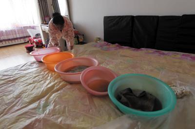 灵武楼上漏水，住户失联，小区没物管，业主维权难！律师来支招……